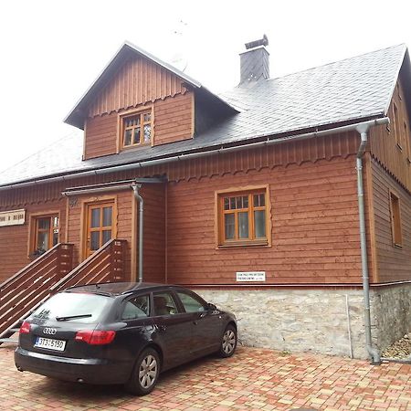 Penzion U Mlyna Рейвіз Екстер'єр фото